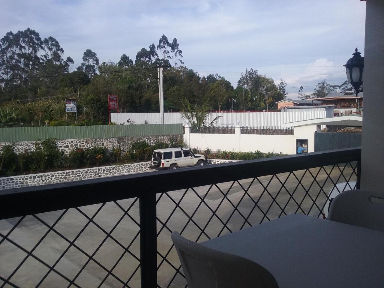 Mcroyal Hotel Mount Hagen Room photo